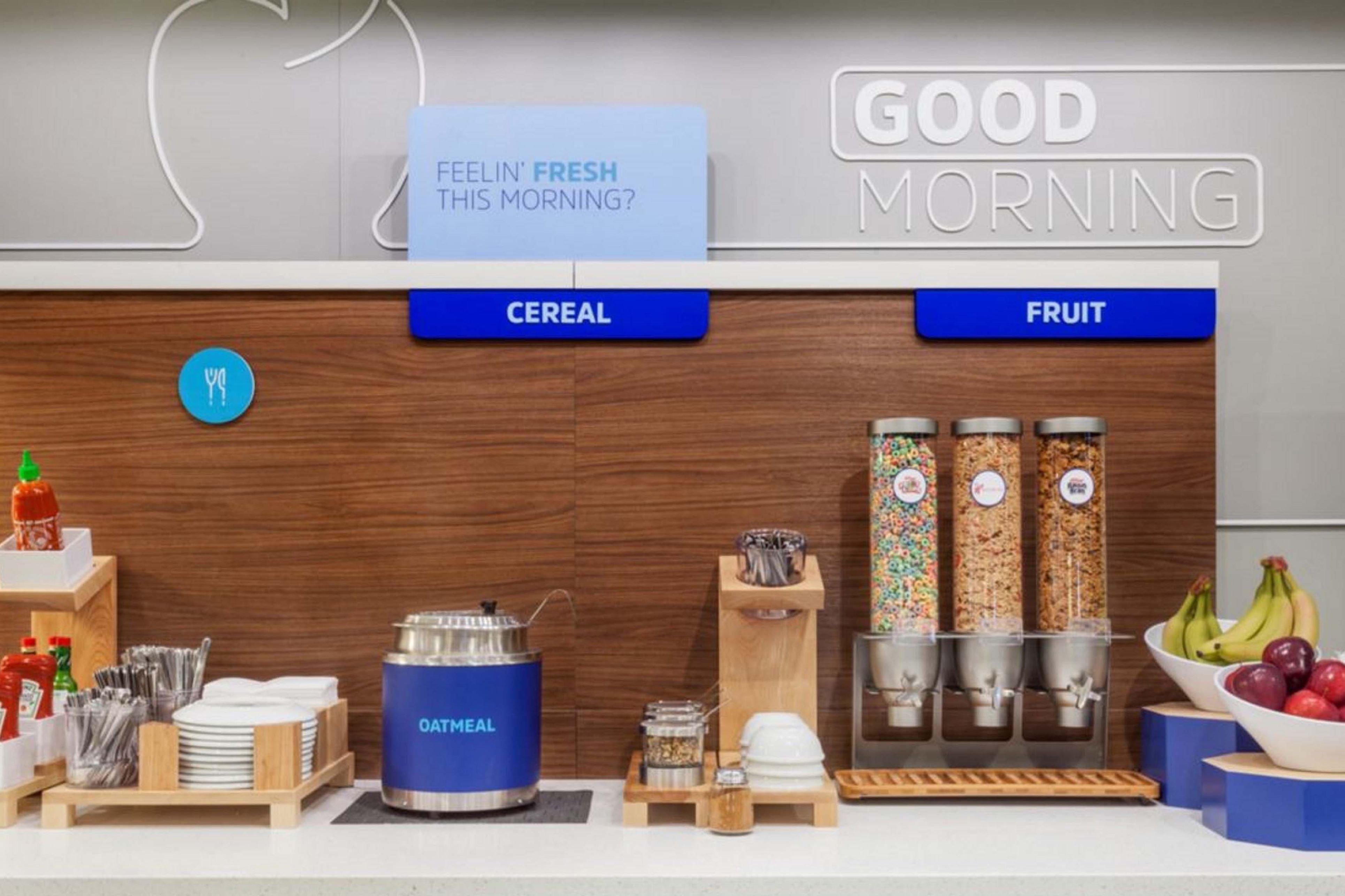 Holiday Inn Express Winnipeg Airport - Polo Park By Ihg Buitenkant foto