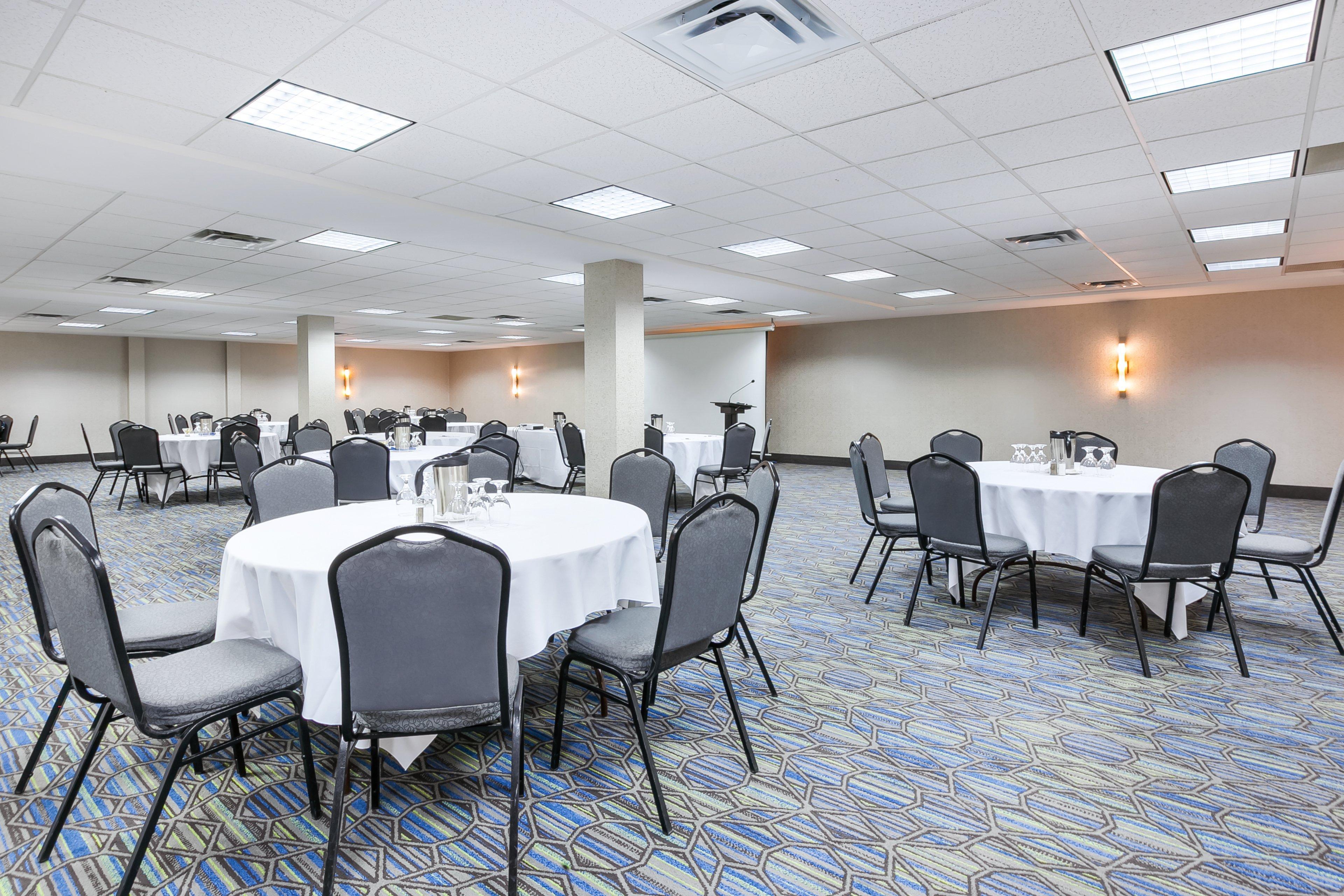 Holiday Inn Express Winnipeg Airport - Polo Park By Ihg Buitenkant foto