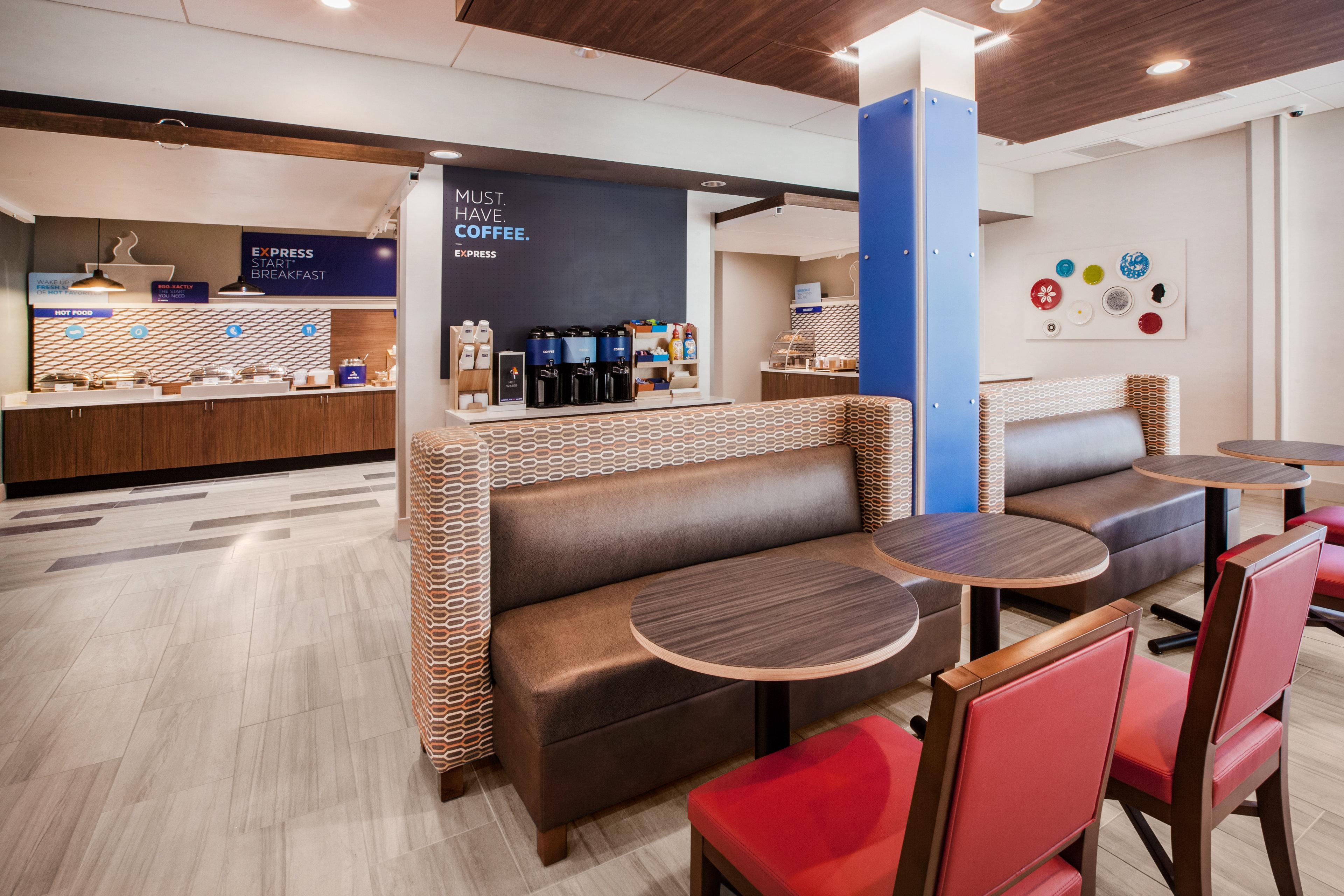 Holiday Inn Express Winnipeg Airport - Polo Park By Ihg Buitenkant foto