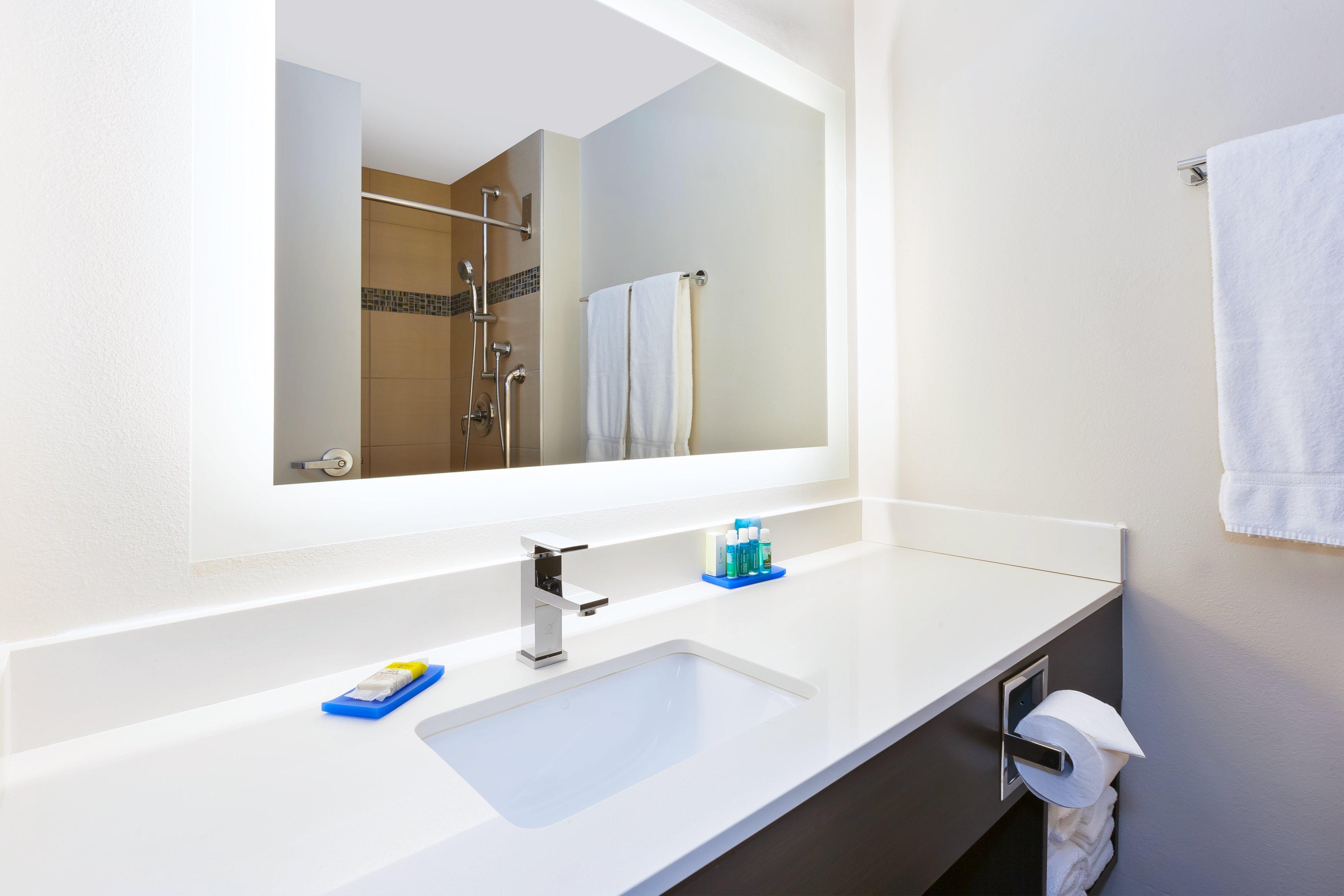 Holiday Inn Express Winnipeg Airport - Polo Park By Ihg Buitenkant foto