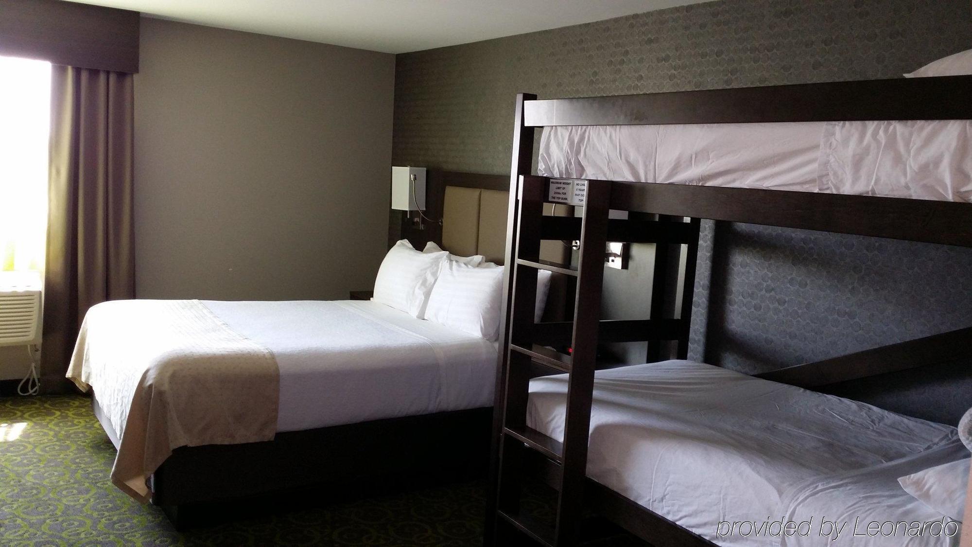 Holiday Inn Express Winnipeg Airport - Polo Park By Ihg Buitenkant foto