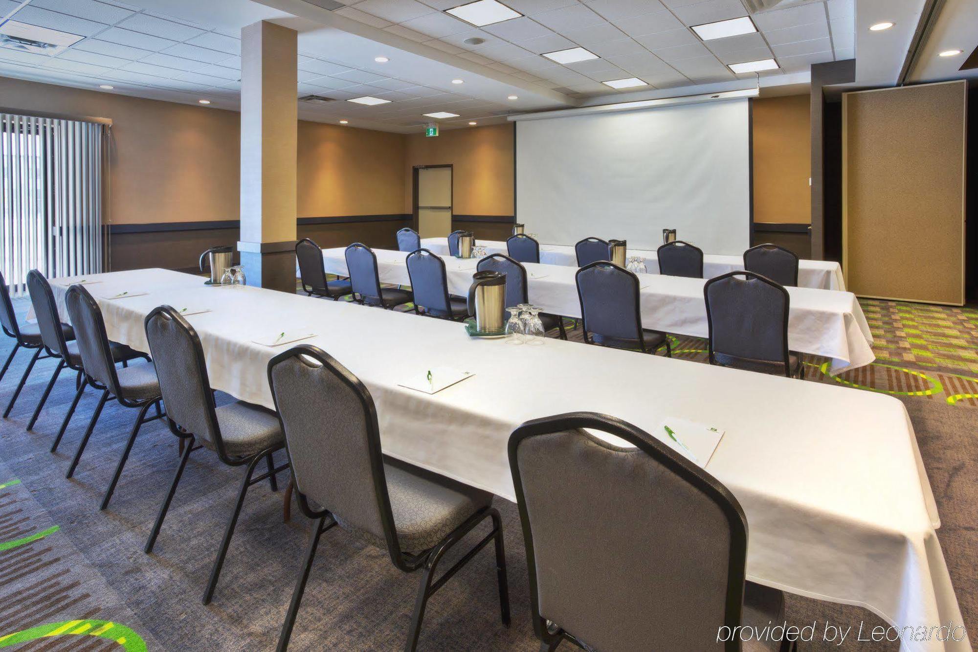 Holiday Inn Express Winnipeg Airport - Polo Park By Ihg Buitenkant foto