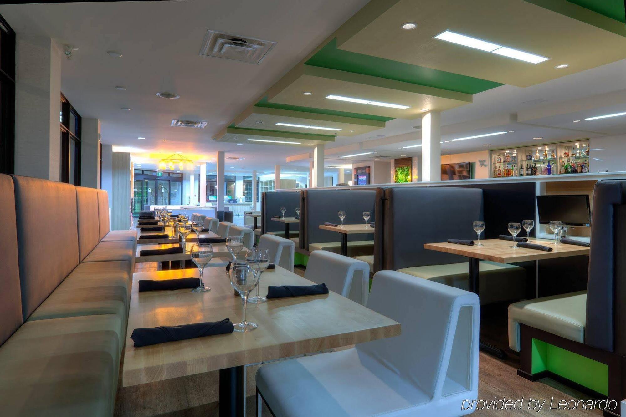 Holiday Inn Express Winnipeg Airport - Polo Park By Ihg Buitenkant foto