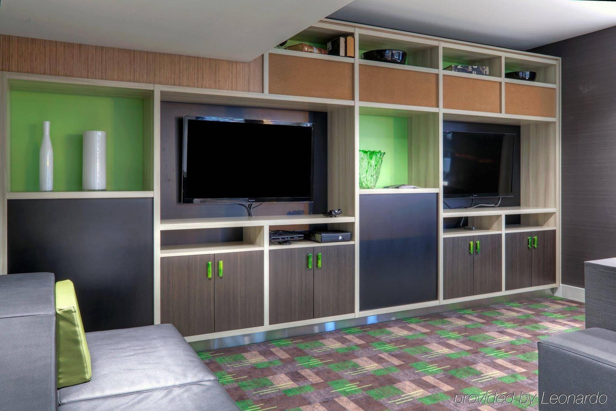 Holiday Inn Express Winnipeg Airport - Polo Park By Ihg Buitenkant foto